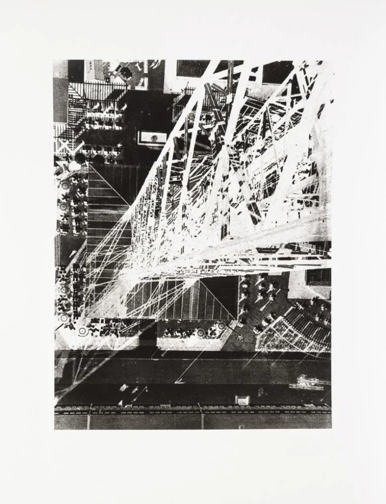 Aufnahme von László Moholy-Nagy, um 1928: die Treppe und Struktur des Berliner Funkturms in steiler Untersicht — eine Ikone des Neuen Sehens.