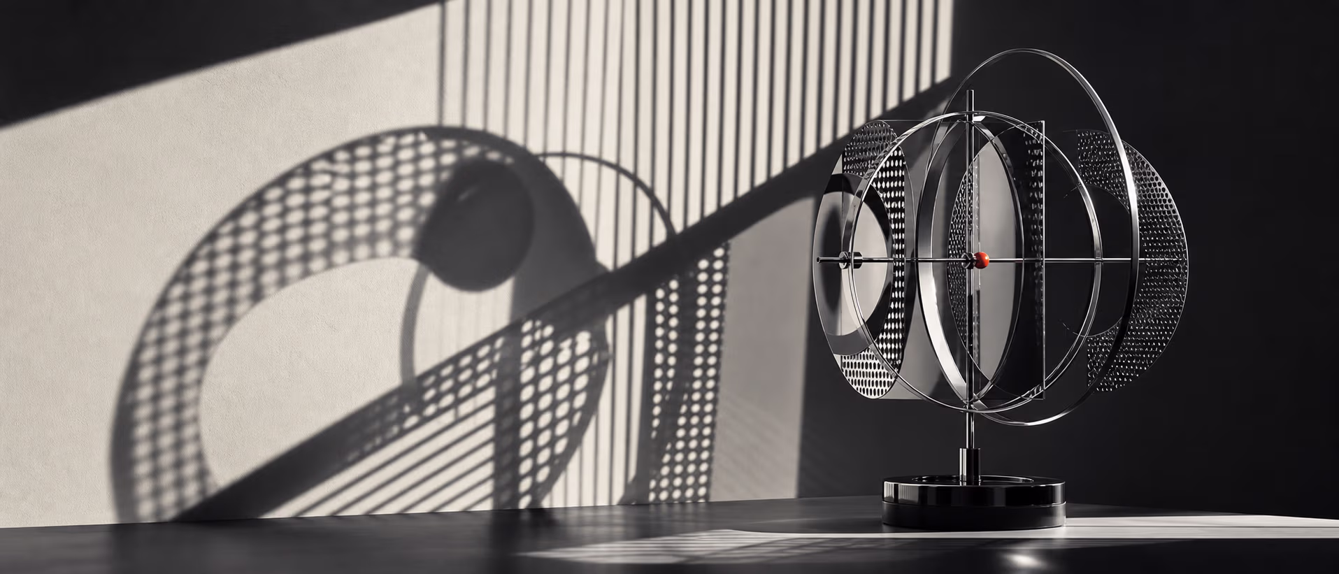 KI-Illustration: eine kinetische Metall-Lichtmaschine wirft Gitter- und Kreisschatten, monochrom mit einem roten Akzent.