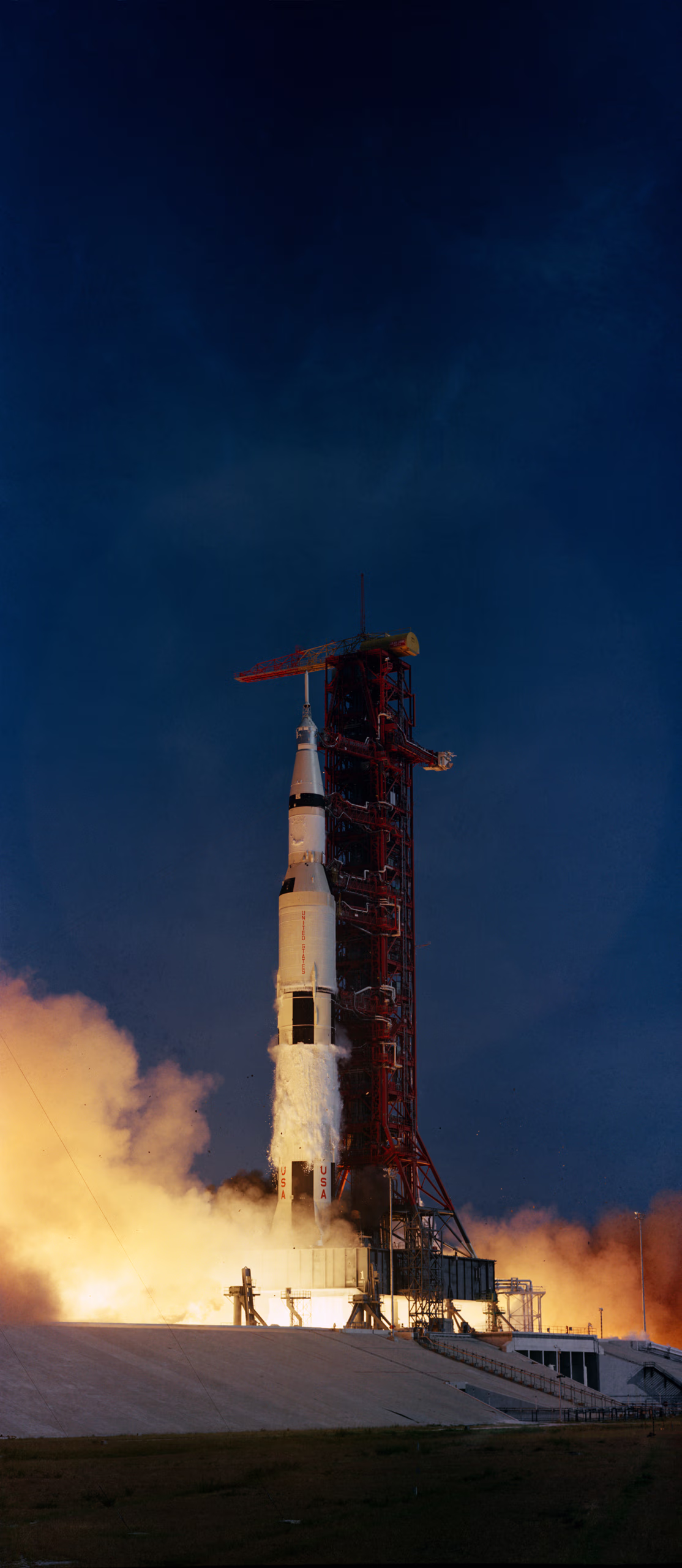 Start der Saturn V mit Apollo 11, 16. Juli 1969, von Launch Complex 39A (NASA S69-39525)
